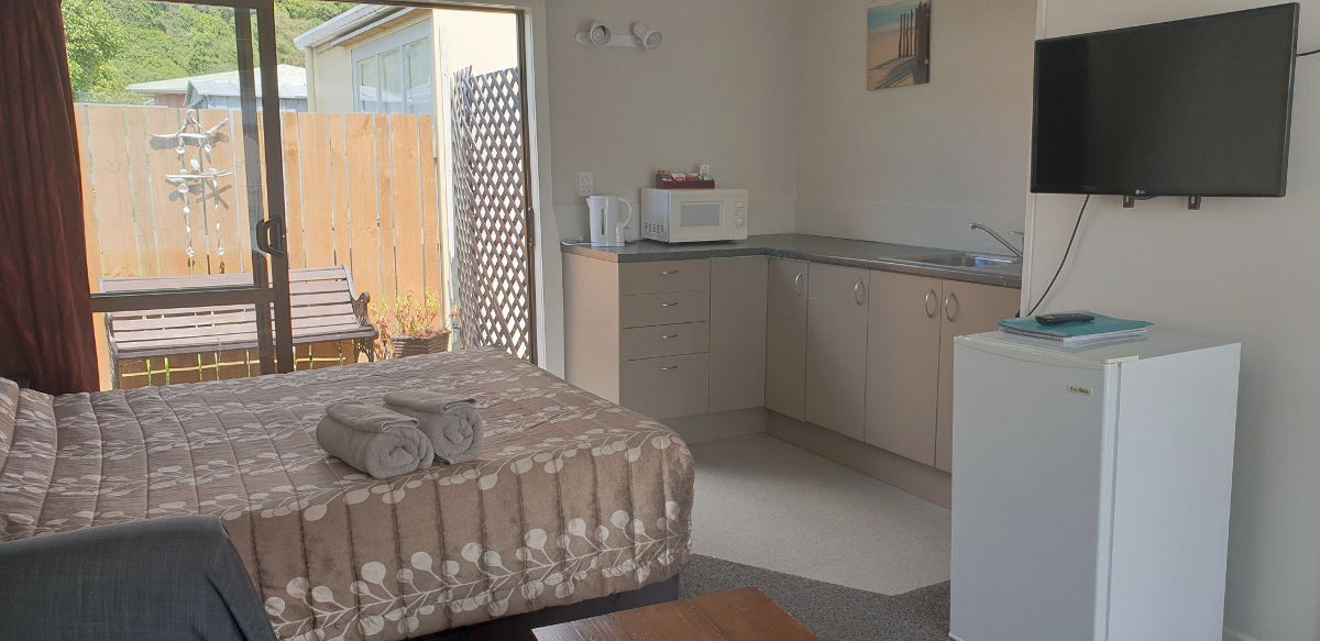 This is a downstairs unit that does not have a sea view. Bedding in this unit is a queen bed and a single bed in the same studio space as the living and cooking areas.
